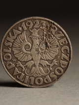 Na zdjęciu moneta znaleziona na placu budowy.