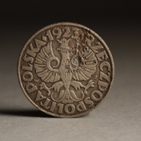 Na zdjęciu moneta znaleziona na placu budowy.