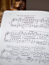 Zdjęcie zeszytu z nutami.