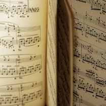 Zdjęcie zeszytu z nutami.
