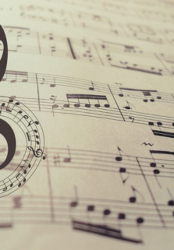 Zdjęcie zeszytu z nutami.