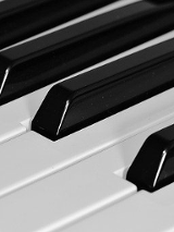 Zdjęcie klawiszy pianina.
