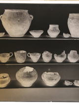 Jedna z klisz szklanych ze zbioru zdjęć archeologicznych z dwudziestolecia międzywojennego- fot. Patrycja Silska.