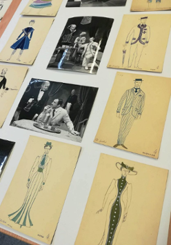 Zdjęcie obrazów z wystawy.