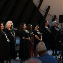 Na zdjęciu członkowie chóru podczas koncertu.