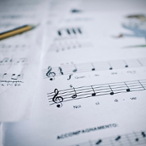 Zdjęcie zeszytu z nutami.