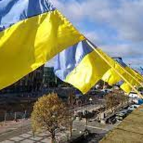 Na zdjęciu flagi ukraińskie na CK Zamek.