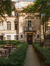 Na zdjęciu dziedziniec PTPN.