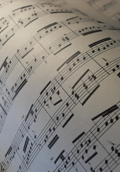 Zdjęcie zeszytu z nutami.