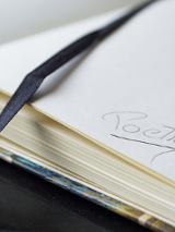 Zdjęcie zeszytu z napisem poetry.