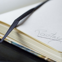 Zdjęcie zeszytu z napisem poetry.