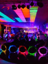 zdjęcie tańczących ludzi