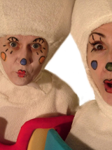 Zdjęcie dwójki aktorów ze spektaklu.