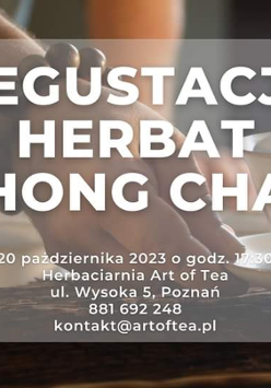 dłoń trzymająca białą filiżankę