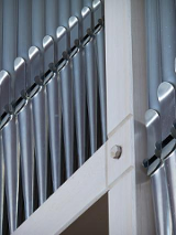 Zdjęcie piszczałek organów.