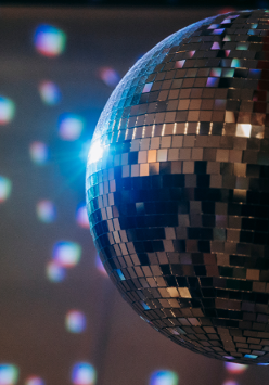 Zdjęcie kuli dyskotekowej.