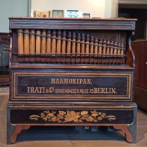 Zdjęcie na którym widać inkrustowany Polyphon.