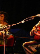 Zdjęcie Artystów na scenie.