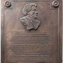 Na zdjęciu tablica pamiątkowa P.E. Strzeleckiego w Dublinie.