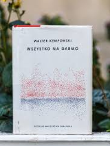 Na zdjęciu okładzka książki Wszystko za darmo.