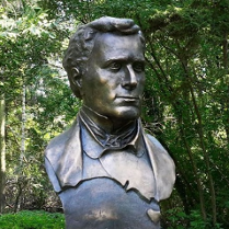 Na zdjęciu fragment pomnika Pawła Edmunda Strzeleckiego w Koszutach.