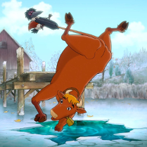 Rysunek krowy, która wpada do stawu częściowo pokrytego krą. Krowę za ogon ciągnie wrona. Za krową drewniany pomost, a w tle budynek i brzeg stawu pokryty roślinnością.