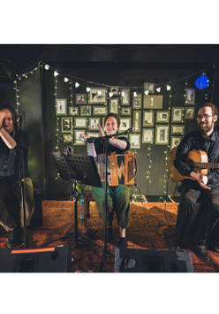 Członkowie zespołu na zdjęciu