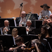 Na zdjęciu widoczna orkiestra podczas koncertu