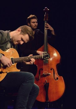 zespół z instrumentami