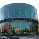 Photo of Aula Nova - a round, glased building.