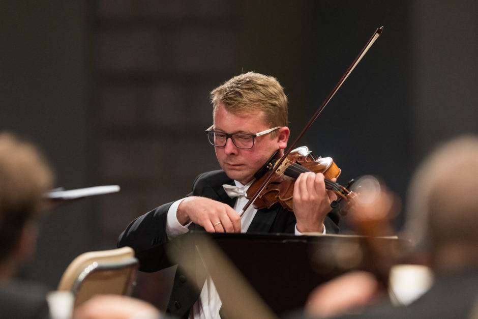 Photo of the violinist Marcin Suszycki
