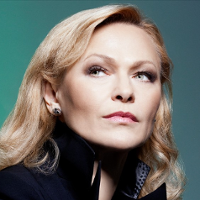 Photo of Edyta Geppert's face.