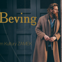 Photo of Joep Beving, blue door behind him.