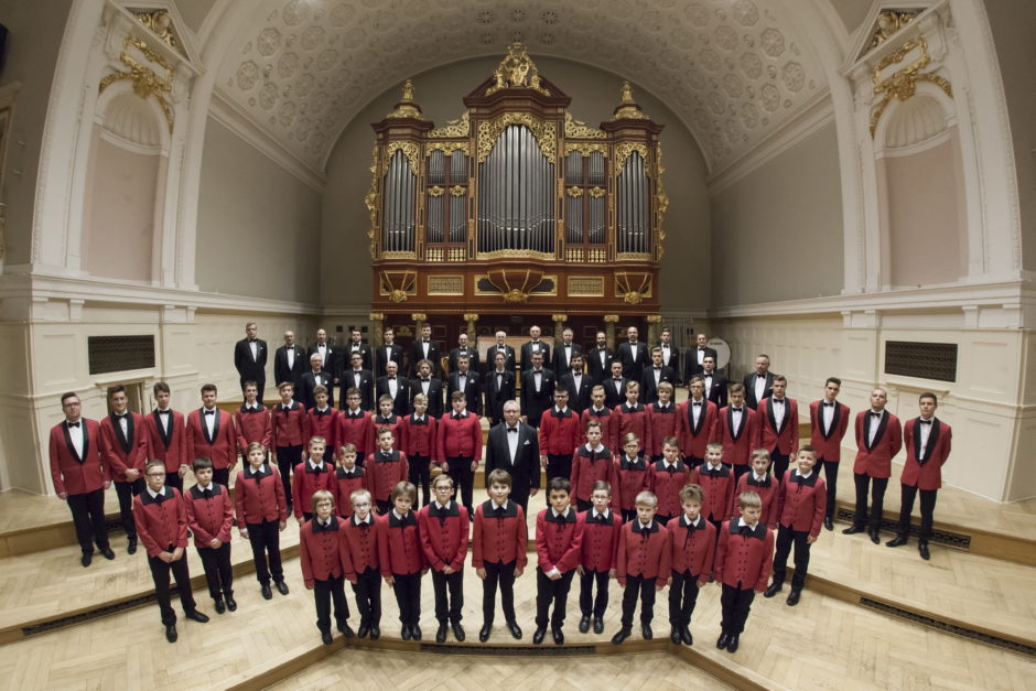 Photo of the Poznań Nightingales Boys and Men's Choir - boys and men standing on the stage of the Poznań Philharmonic