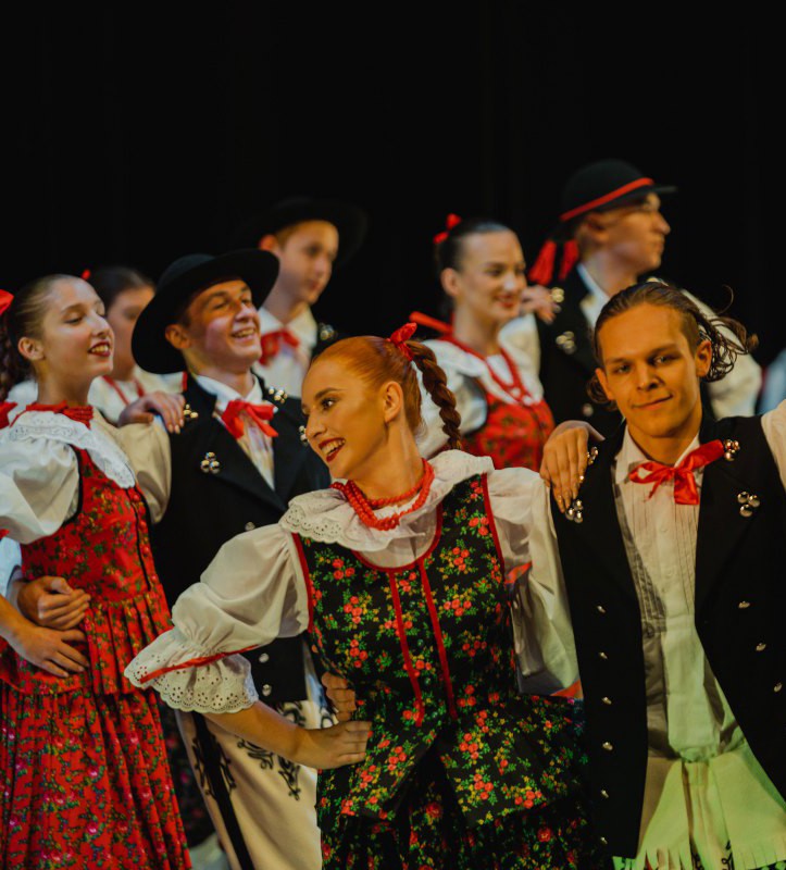 Photo of the performers in folk costumes.
