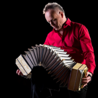 Photo of the musician Wiesław Prządka playing bandoneon.