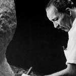 Black and white picture of August Zamoyski - sculptor at work