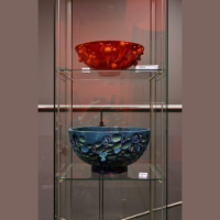 Photo from the exhibition: two vases in a glass case.