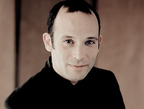 Picture of the conductor Ariel ZUCKERMANN