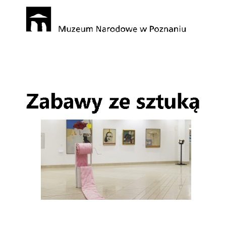Sala wystaw. Na środku: rolka różowego materiału.