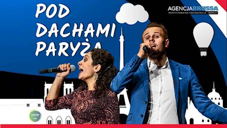 Artysta i artystka w trakcie śpiewania do mikrofonów.