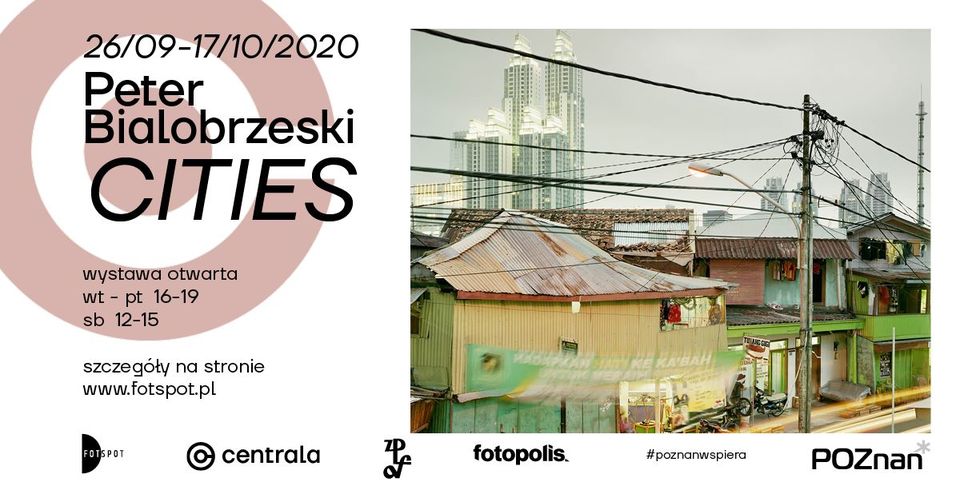 Baner z informacjami o wystawie, opisanymi w treści wydarzenia.