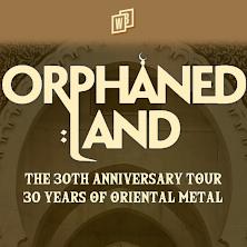 Baner z nazwą zespołu i nazwą trasy "30-a rocznica".