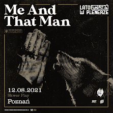 Wilk wyjący do złożonych w geście modlitwy dłoni.