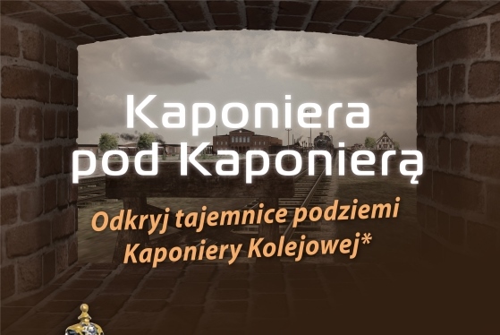 Na brązowym tle napis "Kaponiera pod kaponierą. Odkryj tajemnice podziemi Kaponiery Kolejowej".