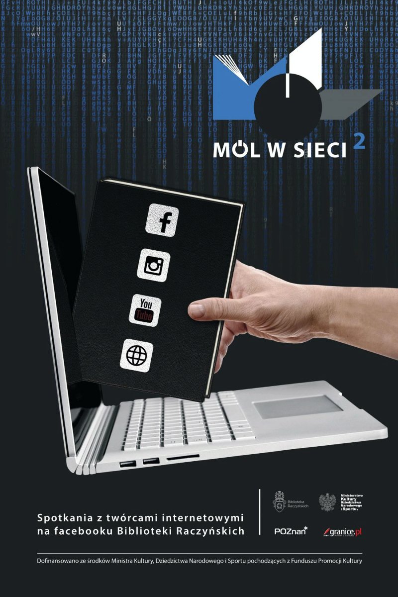 Ręka z kalendarzem nad laptopem.