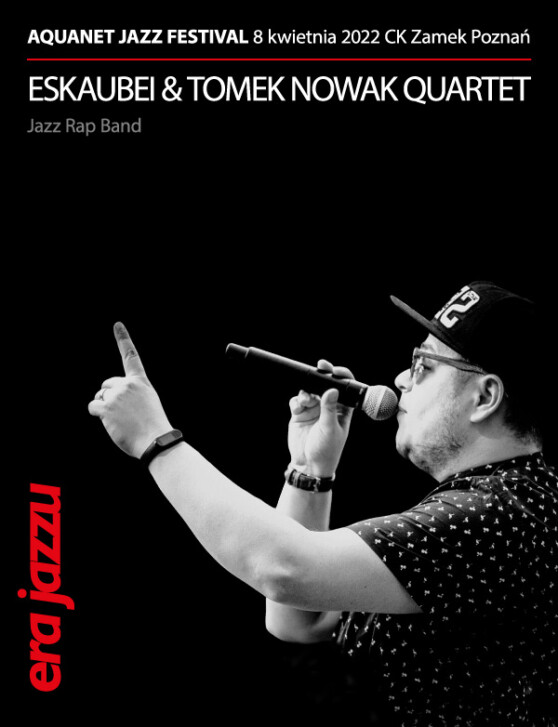 Zdjęcie artysty i nazwa wydarzenia.