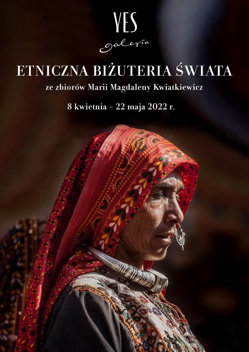 Baner ze zdjęciem afrykanki w srtoju ludowym.