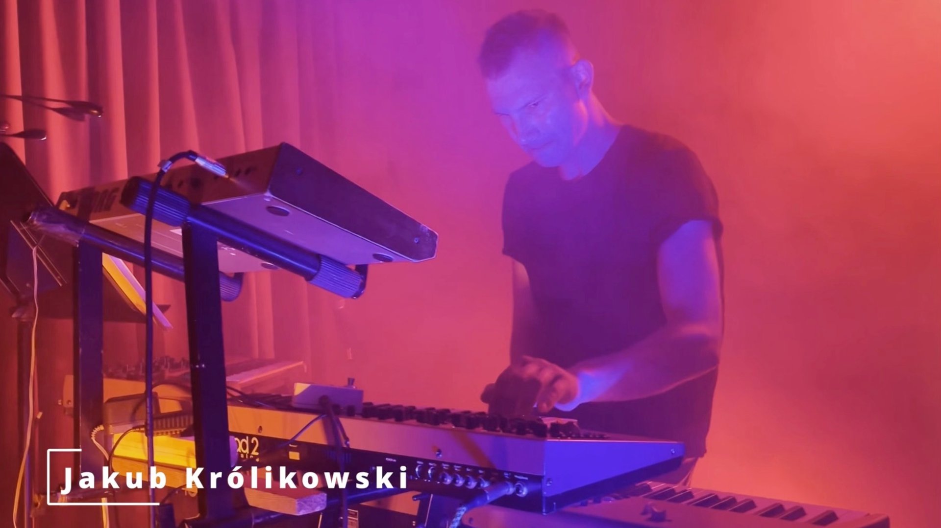 Baner promujący wydarzenie. Nazwa wydarzenia i zdjęcie artysty.