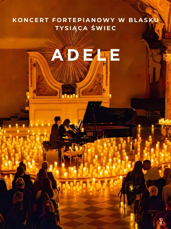 Baner promujący wydarzenie. Nazwa wydarzenia. W tle zdjęcie muzyka przy fortepianie a w około setki świec.